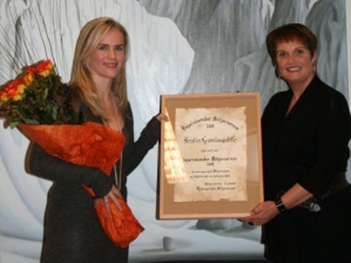 Kristín G. Gunnlaugsdóttir og Sólveig Pálsdóttir formaður menningarnefndar Seltjarnarness.