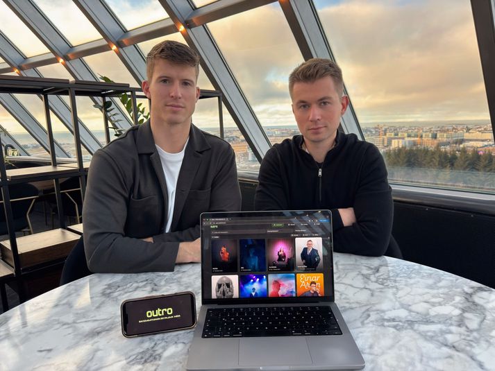 Baldvin Búi Magnússon og Viktor Snær Sigurðsson sáu hvað íslenskur viðburðamarkaður var óskipulagður og ótraustur og bjuggu til lausnina með bókunarvefnum Outro.
