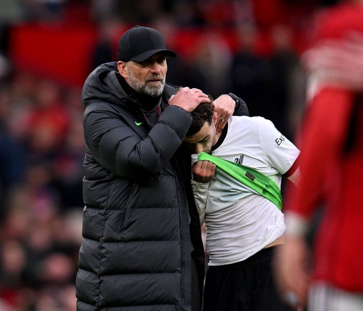 Jürgen KLopp stappar stálinu í Curtis Jones eftir jafnteflið á Old Trafford, sem gæti reynst Liverpool dýrkeypt.