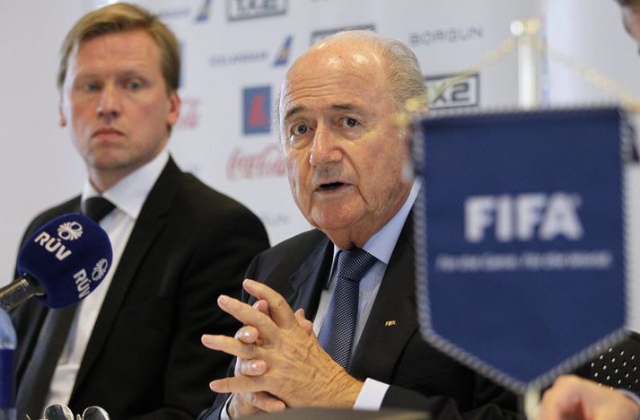 Geir Þorsteinsson á blaðamannafundi KSÍ með Sepp Blatter árið 2012.