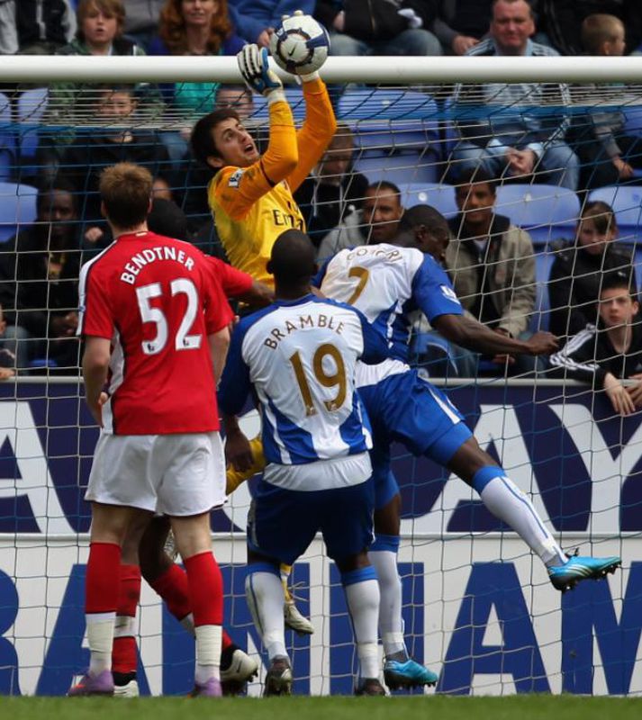 Lukasz Fabianski gerði skelfileg mistök þegar Titus Bramble skoraði.