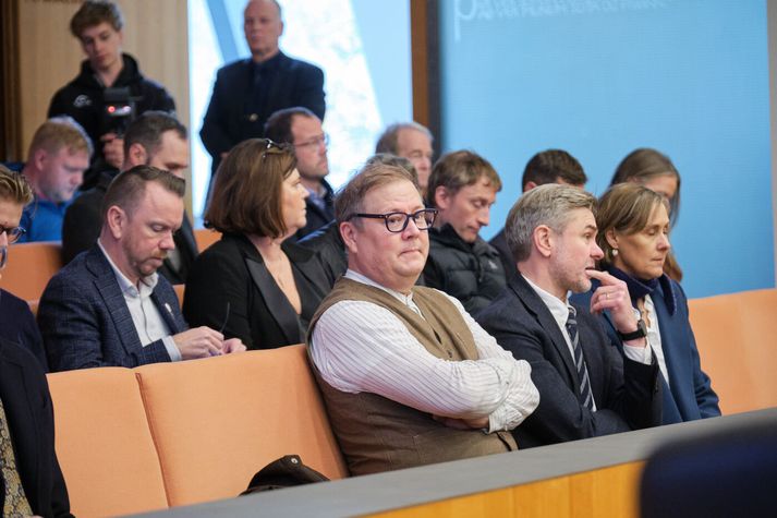 Frá dómsuppkvaðningu í fyrsta Vaxtamálinu. Á miðri mynd er Breki Karlsson, formaður Neytendasamtakanna.