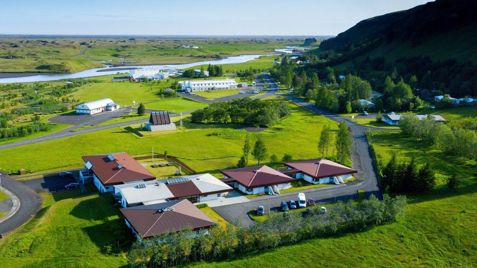 Bjart og hlýtt sunnan heiða