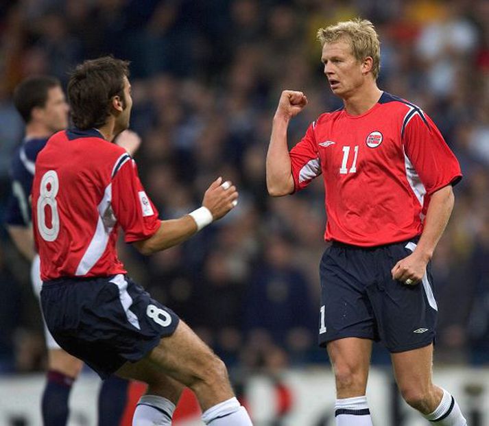 steffen iversen Fagnar hér marki sem hann skoraði með norska landsliðinu.