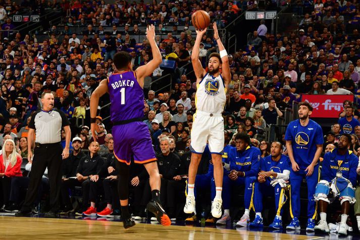 Devin Booker spilaði frábæra vörn gegn Klay Thompson í nótt.