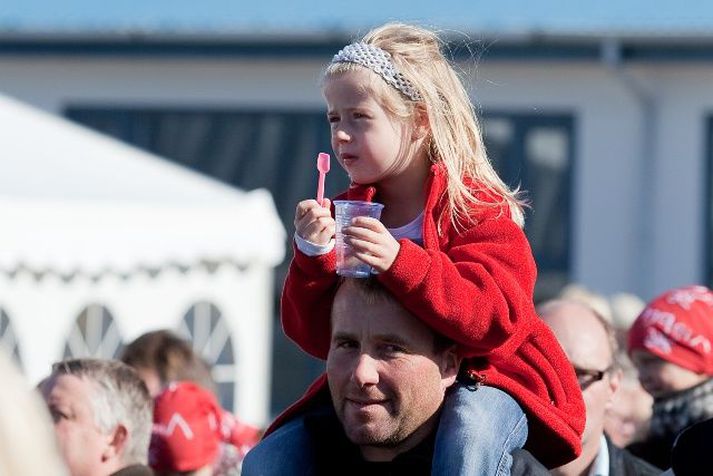 Þessi unga stelpa skemmti sér konunglega á Ísdeginum í fyrra.