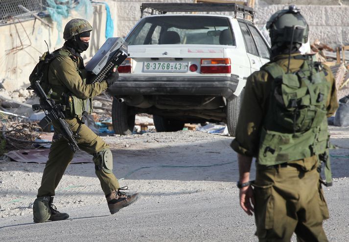 Ísraelskir hermenn í Hebron í dag.