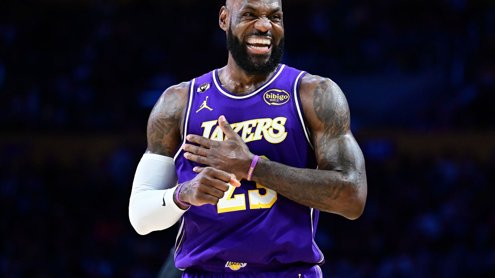 LeBron James elstur til að ná þre­faldri tvennu