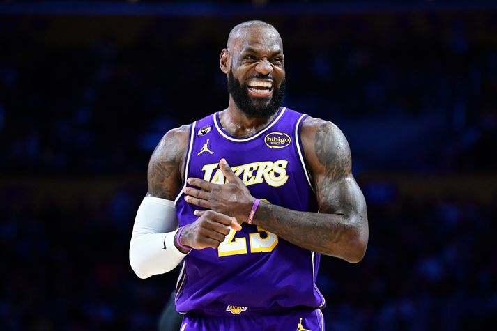 Það var gaman hjá LeBron James í sigri Los Angeles Lakers í nótt.