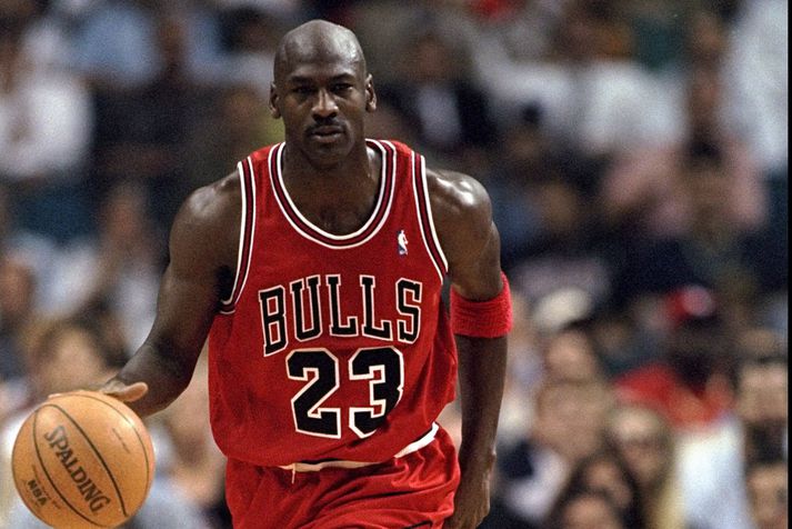 Michael Jordan á tímabilinu 1998, þó ekki í umræddum leik gegn Utah Jazz í úrslitaeinvíginu. Treyjan þó af sömu gerð.