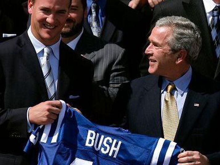 George Bush forseti Bandaríkjanna ætlaði að vaka eins lengi og hann gæti yfir Super Bowl í gær. Engum sögum fer af því hvernig það gekk hjá honum.