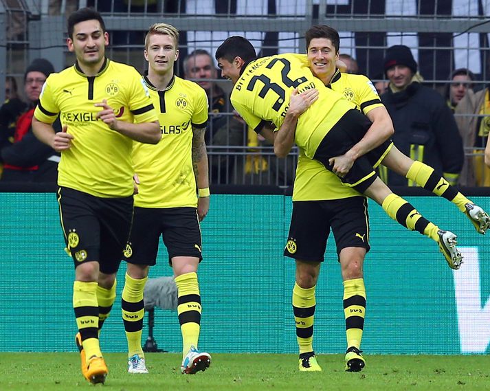 Leikmenn Dortmund fagna einu marka sinna í dag.