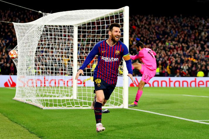 Lionel Messi fagnar öðru marka sinna á móti Liverpool.