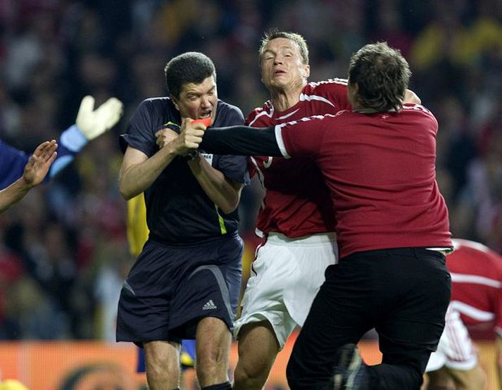 Yfirvöld í Danmörku ætla að fyrirbyggja uppákomur á borð við þá sem varð í landsleik Dana og Svía fyrir skemmstu.