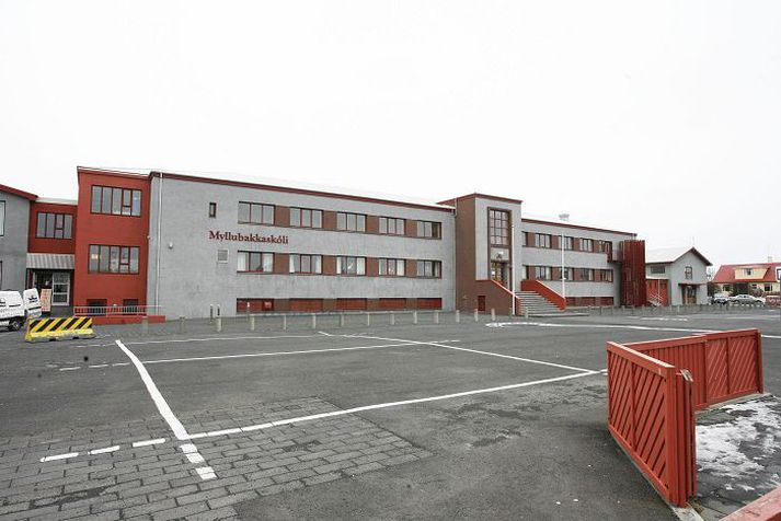 Myllubakkaskóli EFF á og rekur fjölda fasteigna víða um land, alls um 125 þúsund fermetra. Þar á meðal eru velflestar opinberar byggingar í Reykjanesbæ.Fréttablaðið/Pjetur