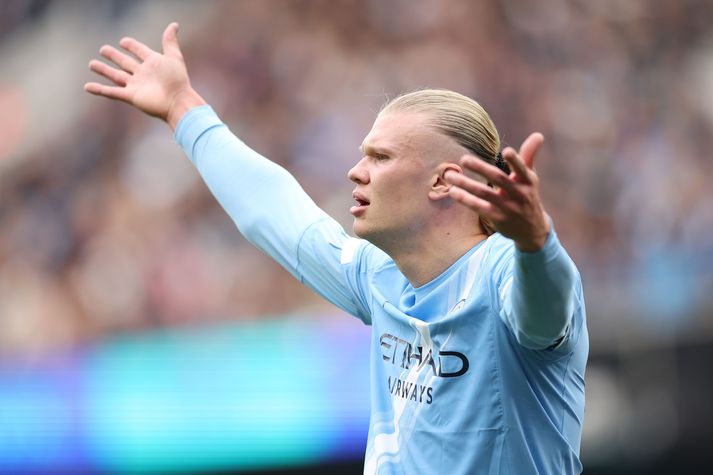 Erling Haaland hefur skorað fimmtán mörk í tólf leikjum með Manchester City á þessu tímabili þar af ellefu mörk í níu leikjum í ensku úrvalsdeildinni. City spilar við Bournemouth á heimavelli í dag.