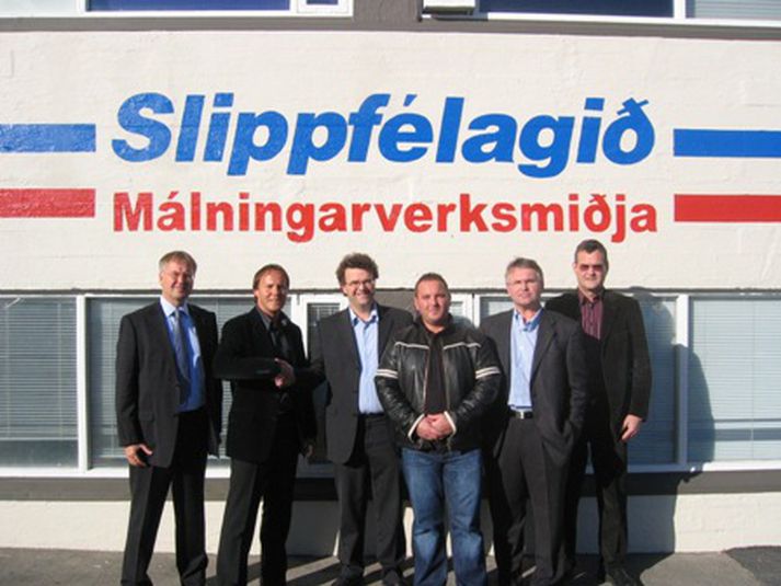 Hér má sjá nýja eigendur og fulltrúa fyrri eigenda. Frá vinstri til hægri: Þorsteinn Þorgeirsson, Pétur Már Finnsson, Jónas Jónasson, Ástgeir Finnsson, Hilmir Hilmisson og Valgeir Hallvarðsson.