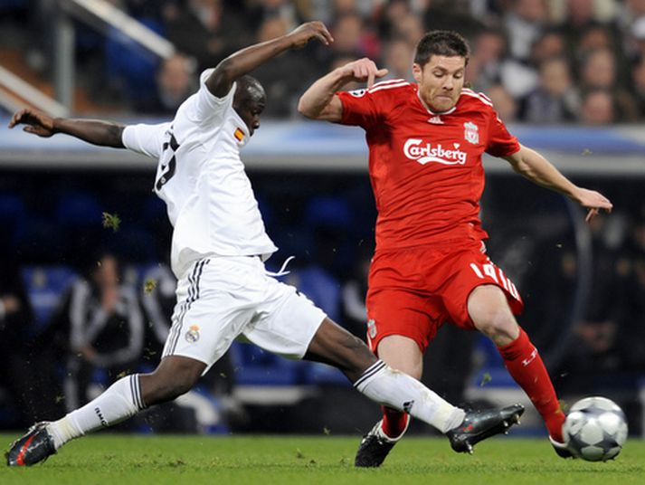 Xabi Alonso í leik með Liverpool á móti Real Madrid í Meistaradeildinni.