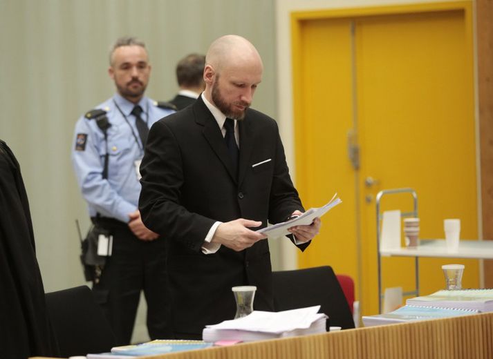 Hinn 37 ára Breivik var dæmdur í 21 árs fangelsi árið 2012 þó að ólíklegt þykir að hann muni nokkurn tímann verða sleppt.