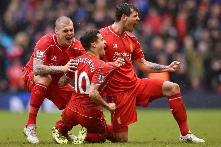 Liverpool-menn fagna á móti Manchester City í gær.