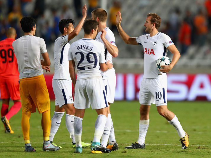 Harry Kane fékk að sjálfsögðu að eiga boltann eftir þrennuna í gærkvöldi.