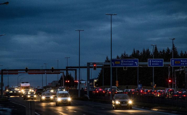 Daglegur tími götulýsingar í Reykjavík var styttur um um það bil 14 mínútur á dag.