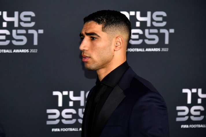 Achraf Hakimi var á meðal gesta á verðlaunahófi FIFA rétt eftir að fréttir bárust af því að hann sætti lögreglurannsókn vegna meintrar nauðgunar.