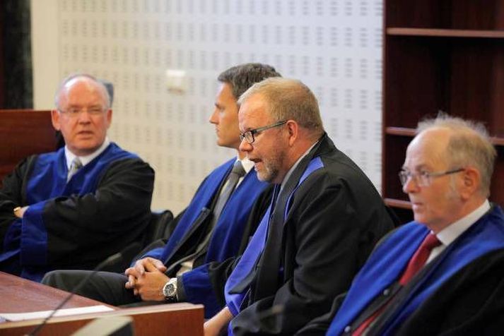Verjendur sakborninga fyrir rétti á fimmtudaginn. Frá vinstri, Gestur Jónsson, Hörður Felix Harðarson, Karl Axelsson og Ragnar H. Hall.