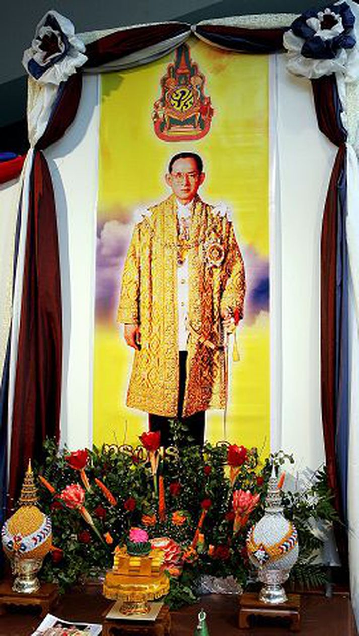 Konungurinn Hans háting Bhumibol Adulayadej er dáður af þjóð sinni.