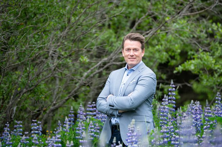 Ketill Berg Magnússon, mannauðstjóri Marel í Norður Evrópu og einn af gestgjöfum Sjálfbærniskóla Opna háskólans, segir algengt að ofuráhersla sé lögð á umhverfisvernd, þótt sjálfbærni snúist í grunninn um fólk. Breytingarnar framundan séu þess eðlis að öll fyrirtæki þurfi að endurskoða rekstur sinn og framtíðarsýn.