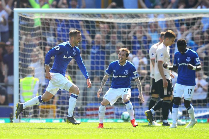 Gylfi Þór Sigurðsson fagnar marki sínu á móti Manchester United.