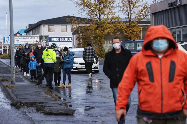 Svona var röðin um klukkan 10:50.