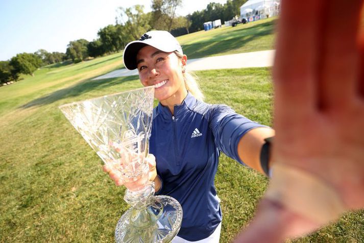 Danielle Kang þóttist vera að taka sjálfu þegar hún fagnaði sigri sínum í gær.