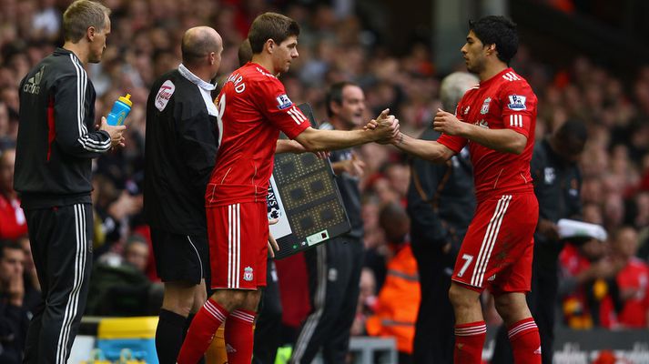Steven Gerrard kemur hér inn fyrir Luis Suarez.