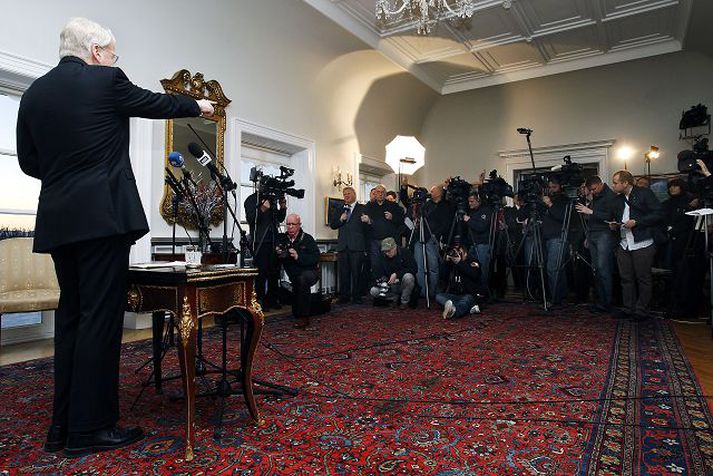 Ólafur Ragnar Grímsson fékk gögn sem vöruðu við alvarlegum efnahagslegum afleiðingum þess að synja lögunum staðfestingar. Hann synjaði engu síður.fréttablaðið/stefán
