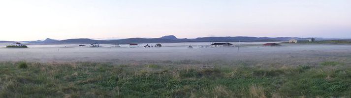 Forstöðumaður Rannsóknarmiðstöðvar ferðamála segir ýmislegt benda til að siglt sé undir fölsku flaggi varðandi uppbyggingu á Grímsstöðum og áhugi á ferðaþjónustu sé takmarkaður.