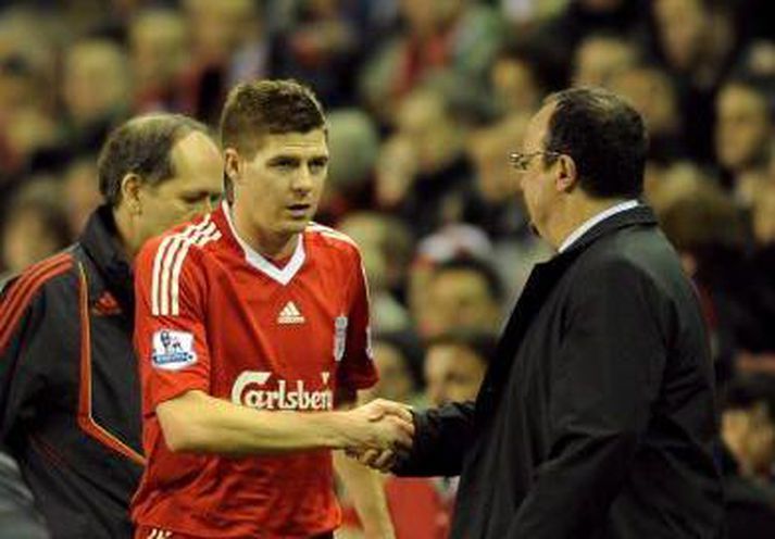 Gerrard fer af velli í leiknum í gær.