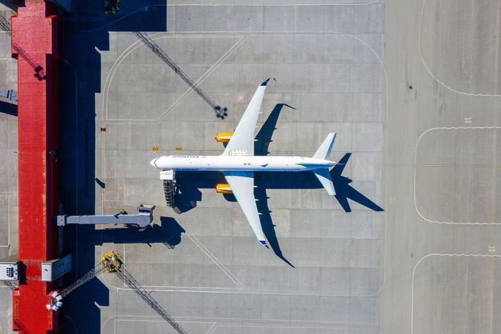 Að sögn lögreglu var neyðaráætlun vegna flugverndar virkjuð á Keflavíkurflugvelli eftir að tilkynningin barst um sprengjuhótun. Ljósmyndin tengist efni fréttarinnar ekki með beinum hætti.