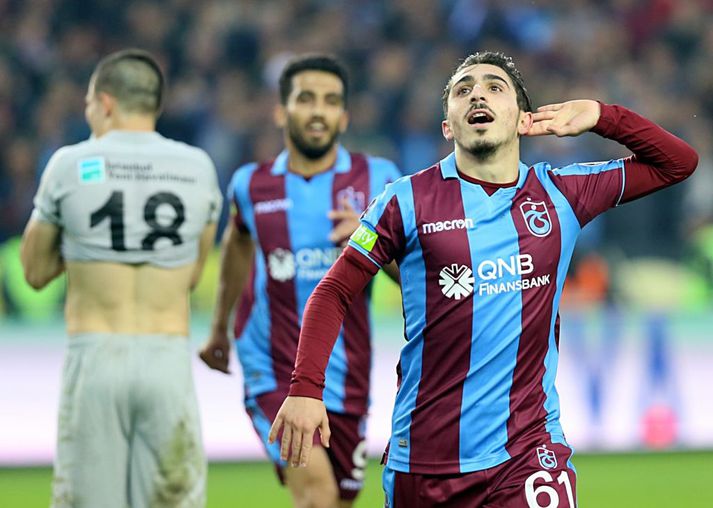 Omur fagnar í leik með Trabzonspor.