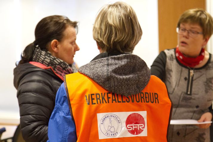 Verkfallsverðir SFR hafa verið víða á ferðinni hjá stofnunum ríkisins að undanförnu.