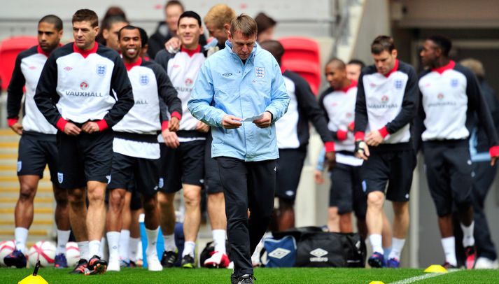 Stuart Pearce stýrir hér æfingu enska landsliðsins.