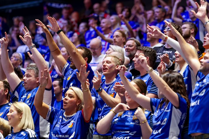 Þúsundir Íslendinga fóru til Kristianstad og Malmö til að styðja íslenska liðið áfram í undanúrslitin en þeir þurfa að gera sér að góðu að fylgjast núna með í sjónvarpinu.