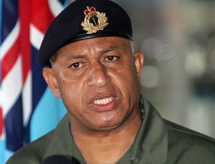 Frank Bainimarama, hershöfðingi á Fiji hefur nú í hótunum við ríkisstjórnina.