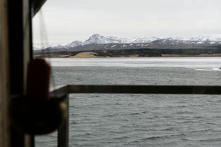 Veita á ofanvatni frá Hólsmheiði í vatnið.