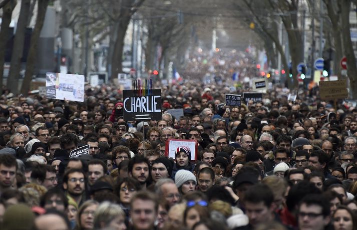 Sendiráðsfulltrúi í íslenska sendiráðinu í París fór á samstöðufundinn, sem er sá stærsti í sögu Frakklands.