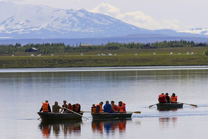 Baðgestum er meinað að synda í Laugarvatni sökum ekolígerla sem fundist hafa í vatninu. Uppruna mengunarinnar er að finna í skólpkerfi byggðakjarnans við vatnið, en vonast er til að úr rætist áður en langt um líður. Myndin tengist fréttinni ekki beint.Fréttablaðið/Vilhelm