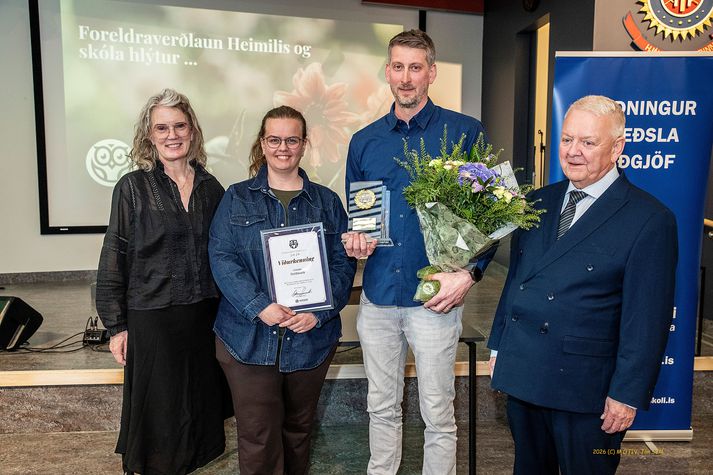 Þórdís Jóna Sigurðardóttir, forstjóri miðstöðvar menntunar- og skólaþjónustu, Berglind og Óðin sem standa að verkefninu Sveitasæla og Jóhann Gunnarsson formaður Heimilis og skóla.