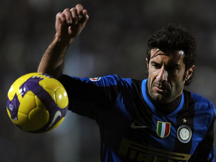 Luis Figo í leik með Inter.
