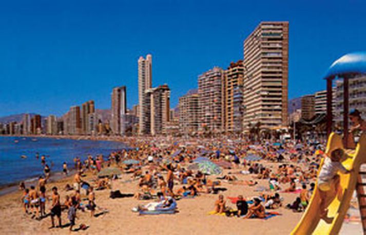 Benedikt og félagar hans dveljast á Benidorm á Spáni.