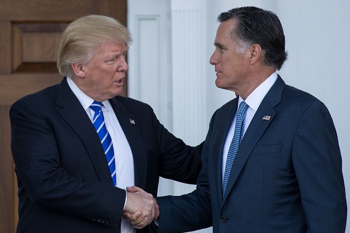 Donald Trump og Mitt Romney eftir fund þeirra í kvöld.